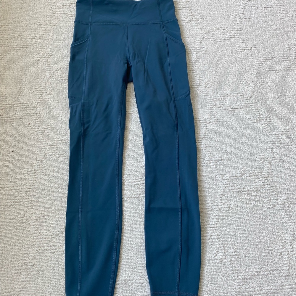 Lululemon dark blue Capri legging